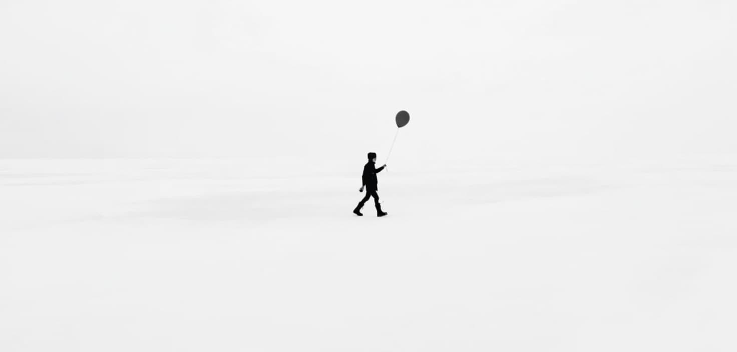 Cover Image for Helium: The Element That Slips Away